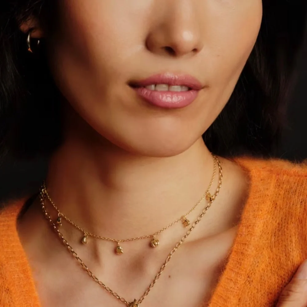 Kendra Scott Pumpkin Gold Link and Chain Necklace in Orange Mother-of-Pearl - Picture 7 of 7